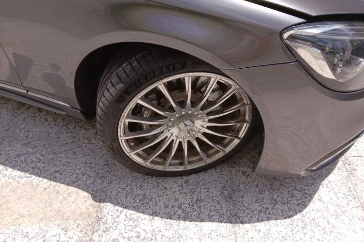 Used Mercedes-Benz S-Class 2018 S 350 L Right Front Wheel Hub