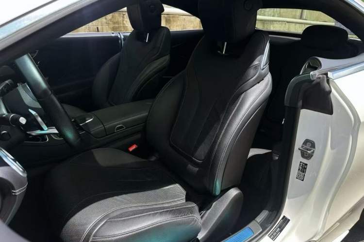 Used Mercedes-Benz S-Class 2018 S 450 4MATIC Coupe Interior 2