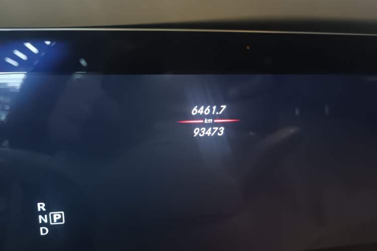 Used Mercedes-Benz S-Class 2018 S 350 L Odometer Close Up
