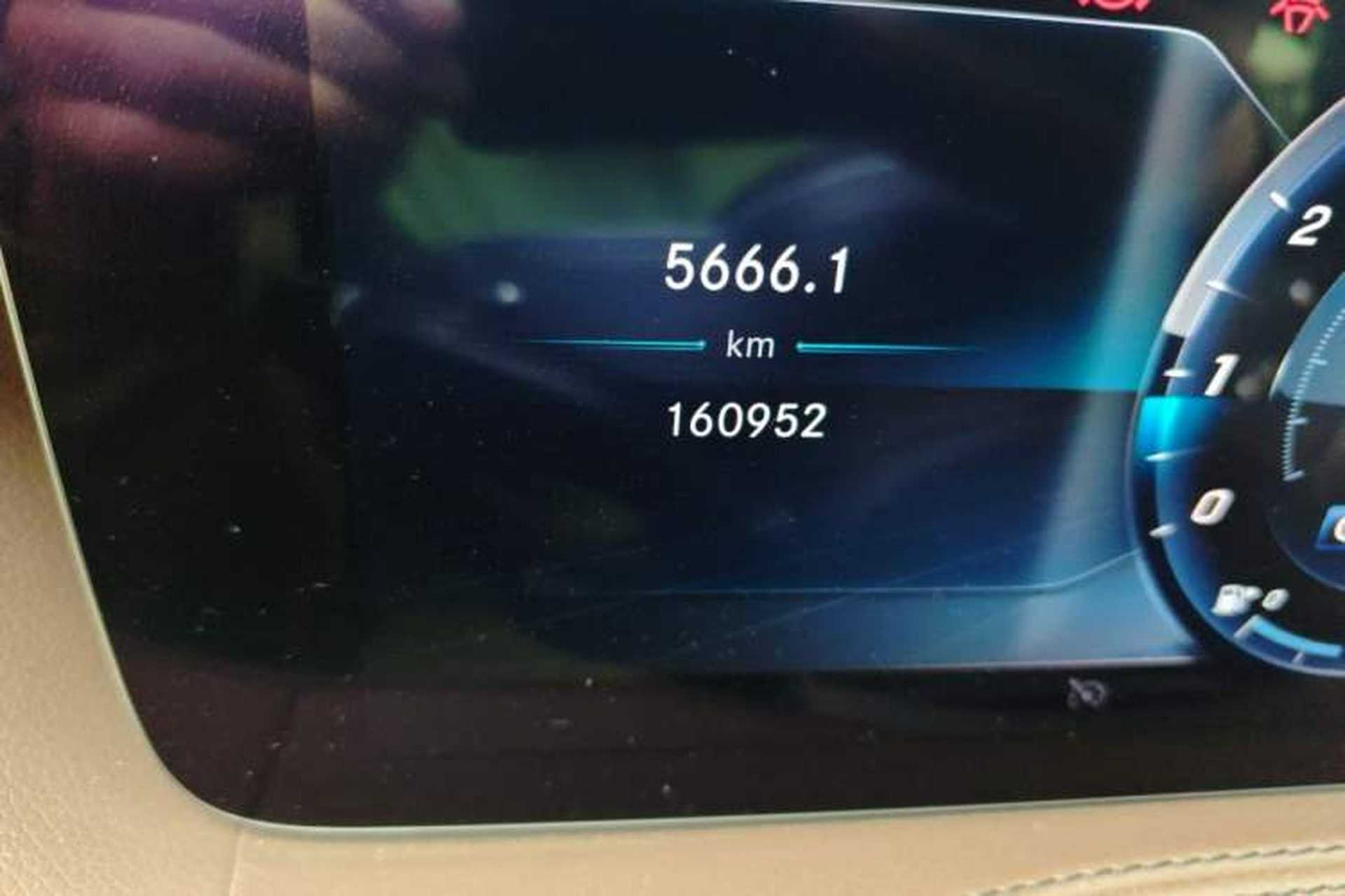 Used Mercedes-Benz S-Class 2018 S 350 L Odometer Close Up