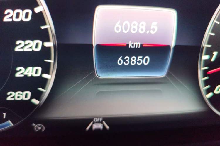 Used Mercedes-Benz S-Class 2018 S 450 L 4MATIC Odometer Close Up