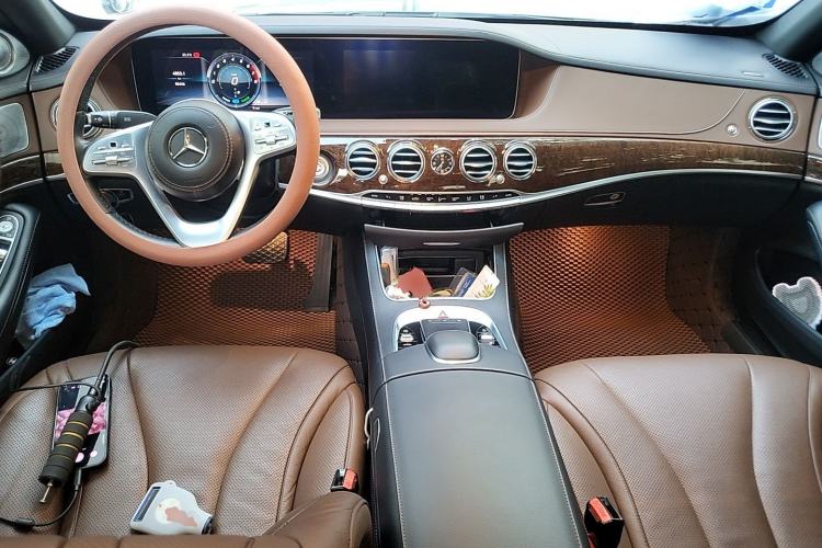 Used Mercedes-Benz S-Class 2019 S 320 L Center Console