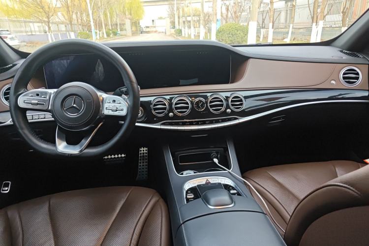 Used Mercedes-Benz S-Class 2019 S 450 L 4MATIC Exclusive Edition Center Console