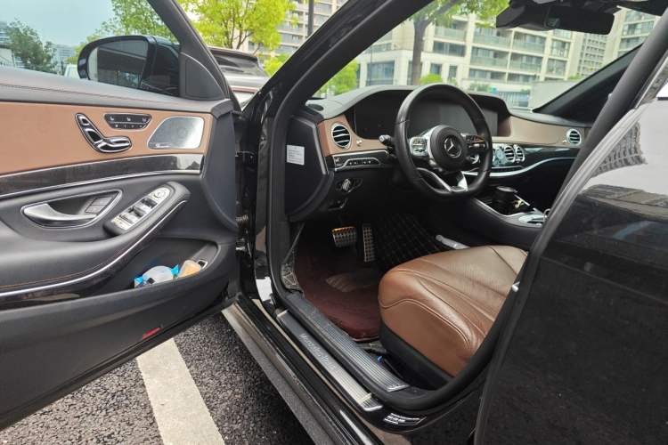 Used Mercedes-Benz S-Class 2019 S 450 L 4MATIC Exclusive Edition Driver Seat