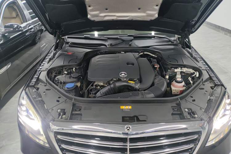 Used Mercedes-Benz S-Class 2019 S 320 L Engine Bay