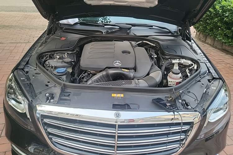 Used Mercedes-Benz S-Class 2019 S 320 L Engine Bay