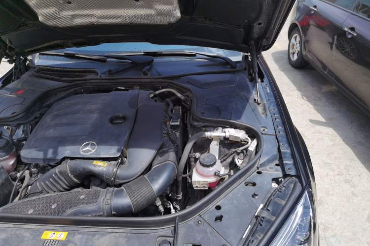 Used Mercedes-Benz S-Class 2019 S 320 L Engine Bay Left