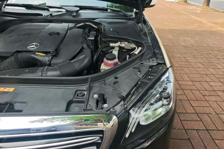 Used Mercedes-Benz S-Class 2019 S 320 L Engine Bay Left
