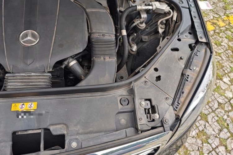 Used Mercedes-Benz S-Class 2019 S 350 L Luxury Model Engine Bay Left