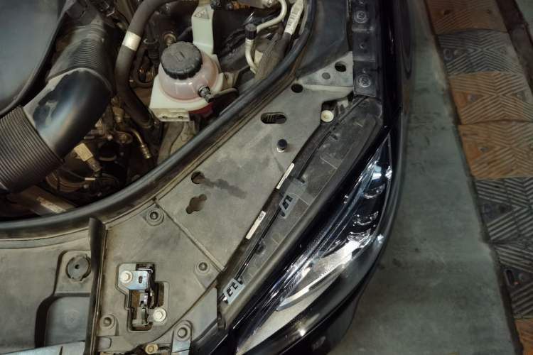 Used Mercedes-Benz S-Class 2019 S 320 L Engine Bay Left