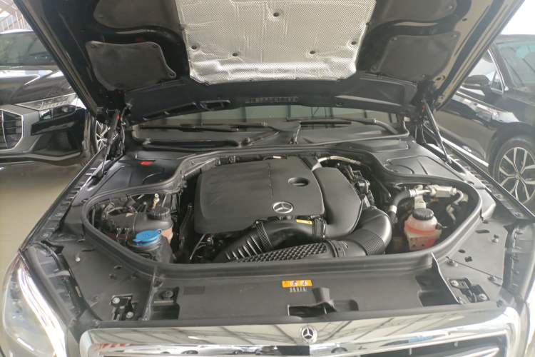 Used Mercedes-Benz S-Class 2019 S 320 L Engine Bay