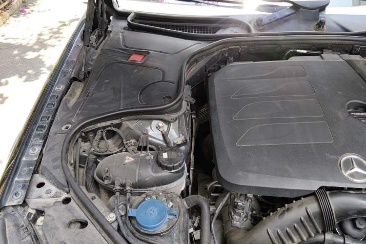 Used Mercedes-Benz S-Class 2019 S 320 L Engine Bay Right