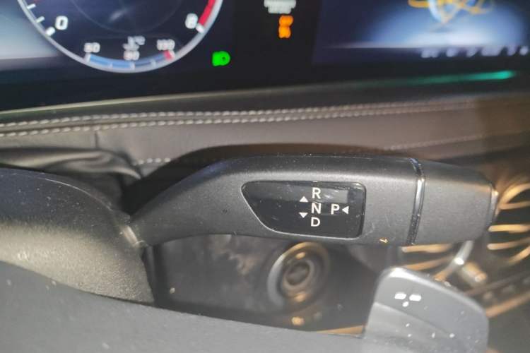 Used Mercedes-Benz S-Class 2019 S 450 L 4MATIC Exclusive Edition Gear Lever