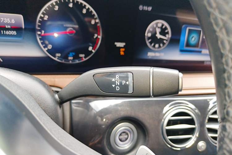 Used Mercedes-Benz S-Class 2019 S 450 L 4MATIC Exclusive Edition Gear Lever