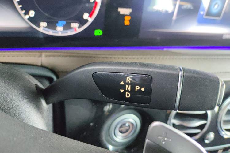 Used Mercedes-Benz S-Class 2019 S 450 L 4MATIC Exclusive Edition Gear Lever