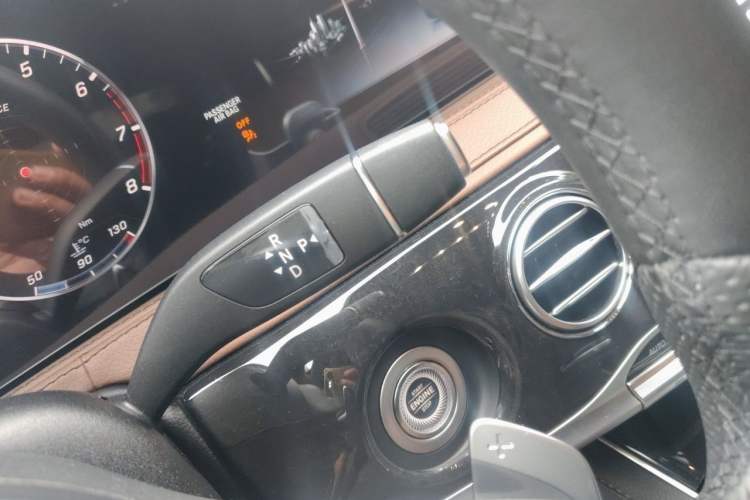 Used Mercedes-Benz S-Class 2019 S 450 L 4MATIC Exclusive Edition Gear Lever