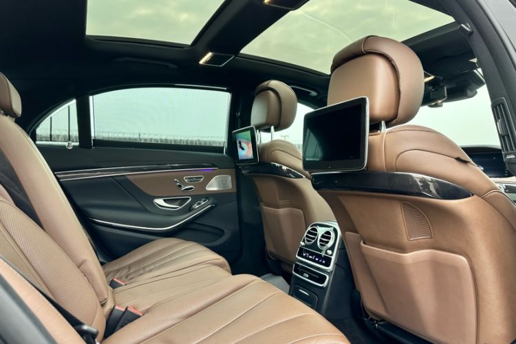 Used Mercedes-Benz S-Class 2019 S 450 L 4MATIC Interior 12