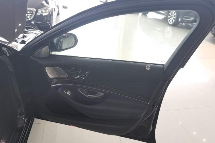 Used Mercedes-Benz S-Class 2019 S 320 L Interior 2