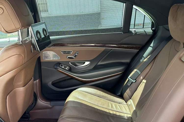 Used Mercedes-Benz S-Class 2019 S 320 L Interior 2