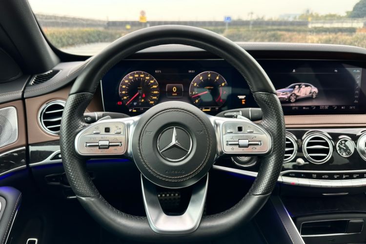 Used Mercedes-Benz S-Class 2019 S 450 L 4MATIC Interior 3