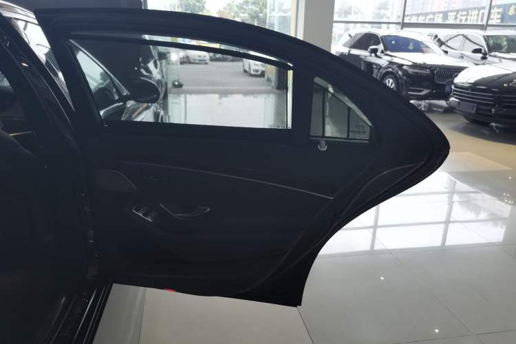 Used Mercedes-Benz S-Class 2019 S 320 L Interior 3