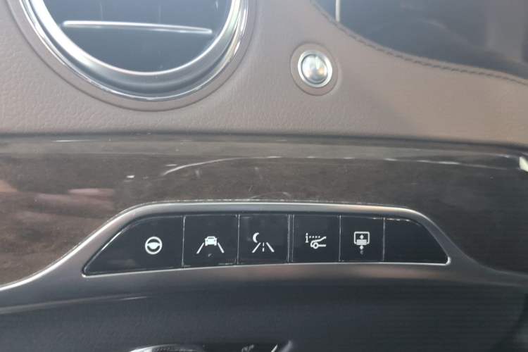 Used Mercedes-Benz S-Class 2019 S 320 L Interior 3