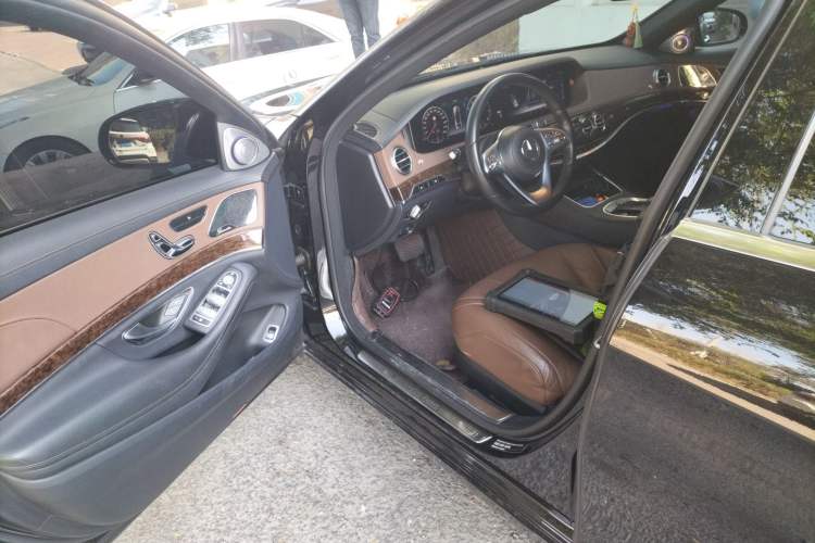 Used Mercedes-Benz S-Class 2019 S 320 L Interior 3