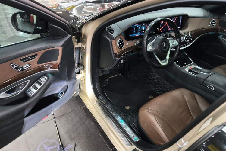 Used Mercedes-Benz S-Class 2019 S 320 L Interior 3