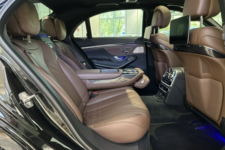 Used Mercedes-Benz S-Class 2019 S 450 L 4MATIC Exclusive Edition Interior 4