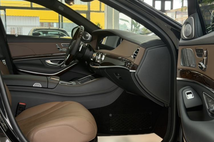 Used Mercedes-Benz S-Class 2019 S 350 L Luxury Model Interior 4