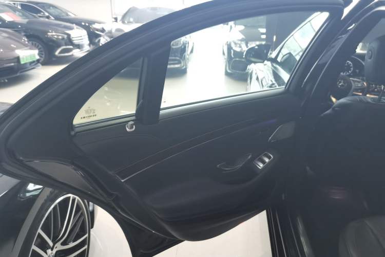 Used Mercedes-Benz S-Class 2019 S 320 L Interior 5