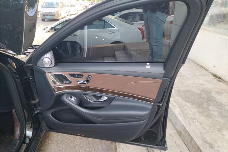 Used Mercedes-Benz S-Class 2019 S 320 L Interior 5