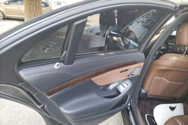 Used Mercedes-Benz S-Class 2019 S 320 L Interior 8