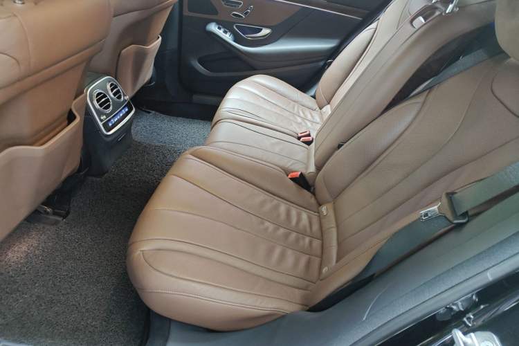 Used Mercedes-Benz S-Class 2019 S 350 L Executive Edition Left Rear Seat