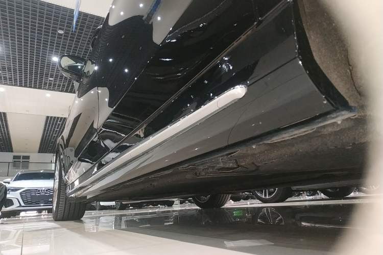 Used Mercedes-Benz S-Class 2019 S 320 L Prestige Edition Left Side Sill
