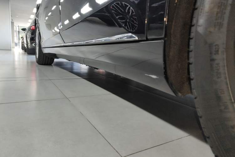 Used Mercedes-Benz S-Class 2019 S 350 L Executive Edition Left Side Sill