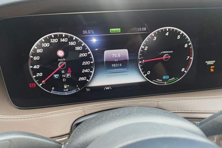 Used Mercedes-Benz S-Class 2019 S 320 L Prestige Edition Odometer Close Up