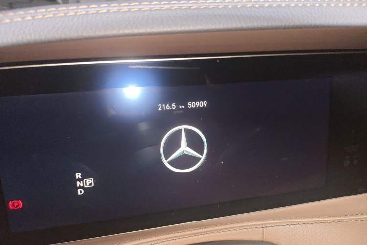 Used Mercedes-Benz S-Class 2019 S 350 L Luxury Edition Prestige Edition Odometer Close Up