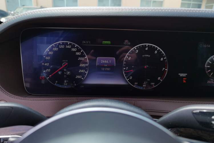 Used Mercedes-Benz S-Class 2019 S 320 L Odometer Close Up