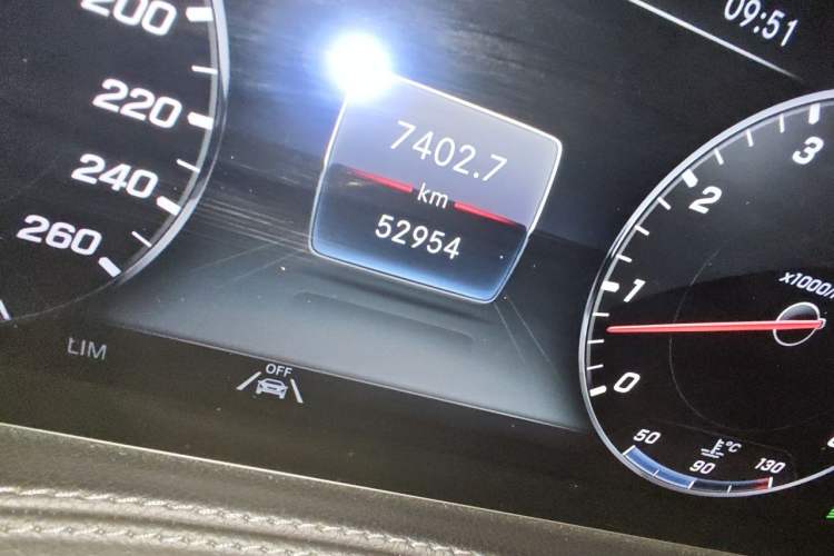 Used Mercedes-Benz S-Class 2019 S 450 L 4MATIC Exclusive Edition Odometer Close Up