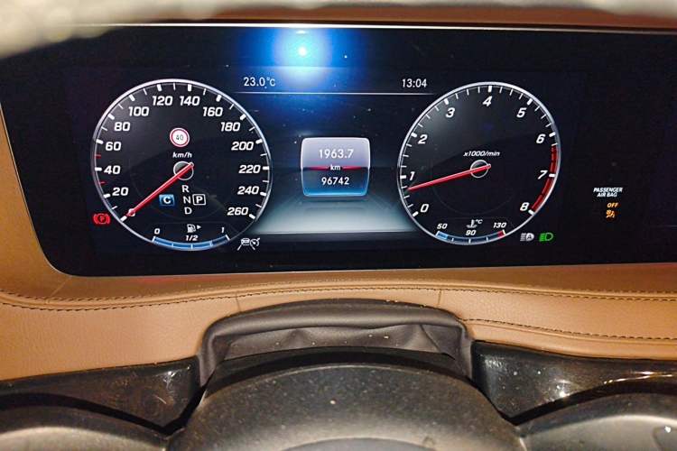 Used Mercedes-Benz S-Class 2019 S 450 L 4MATIC Odometer Close Up