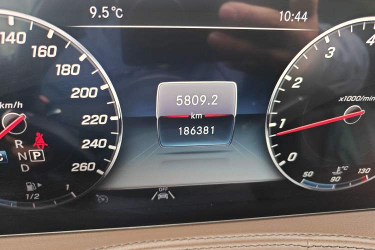 Used Mercedes-Benz S-Class 2019 S 350 L Luxury Edition Prestige Edition Odometer Close Up