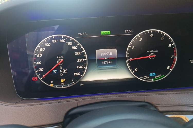 Used Mercedes-Benz S-Class 2019 S 320 L Odometer Close Up