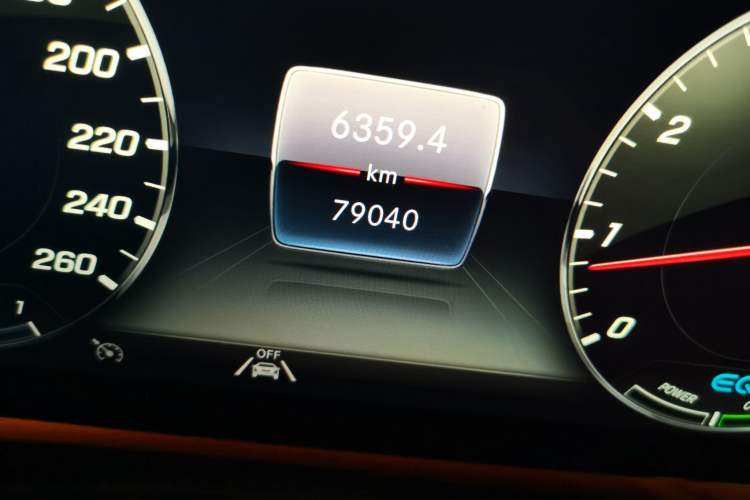 Used Mercedes-Benz S-Class 2019 S 350 L Prestige Model Ultimate Collection Odometer Close Up