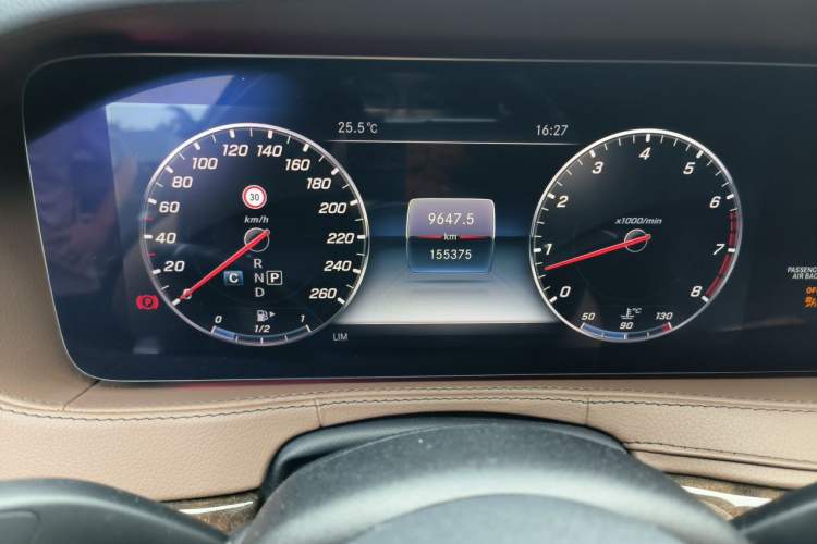 Used Mercedes-Benz S-Class 2019 S 450 L Odometer Close Up