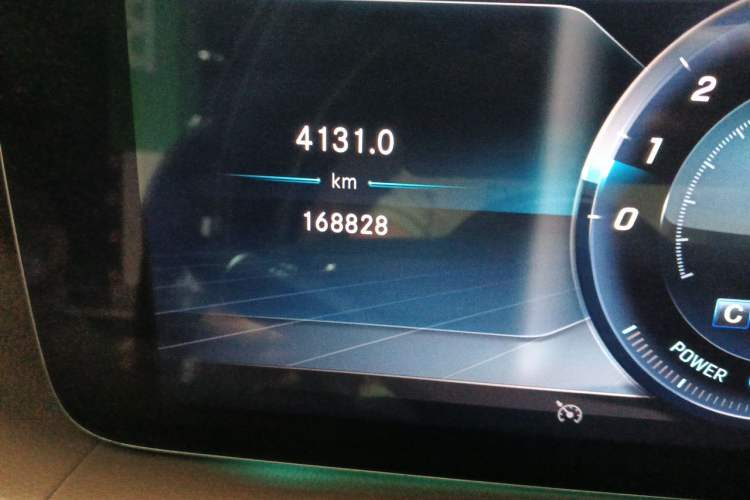 Used Mercedes-Benz S-Class 2019 S 320 L Odometer Close Up