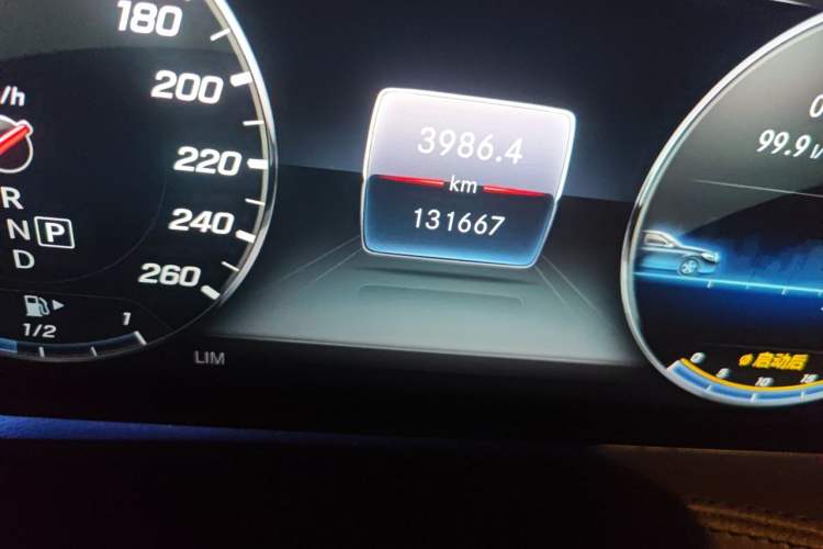 Used Mercedes-Benz S-Class 2019 S 450 L 4MATIC Odometer Close Up