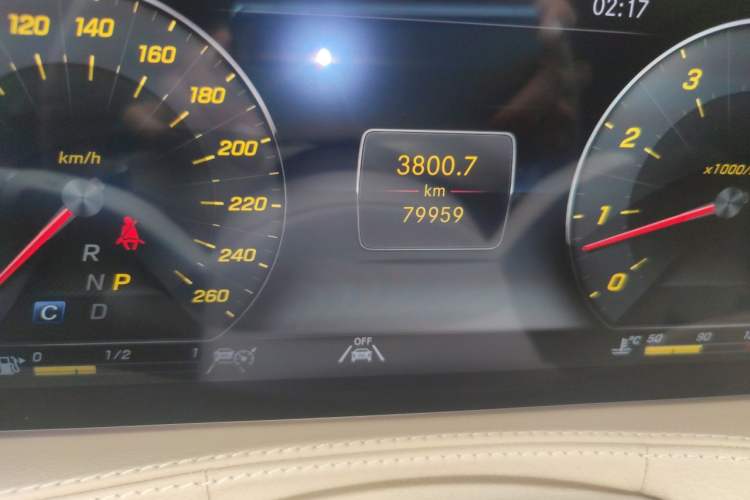 Used Mercedes-Benz S-Class 2019 S 450 L 4MATIC Odometer Close Up