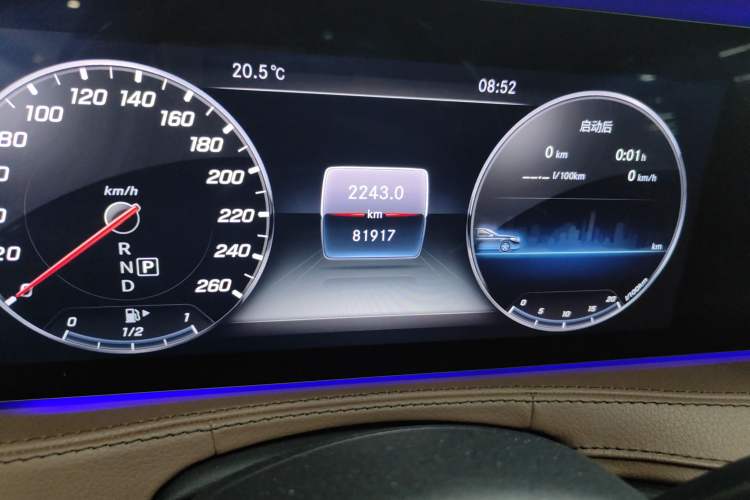 Used Mercedes-Benz S-Class 2019 S 450 L 4MATIC Odometer Close Up