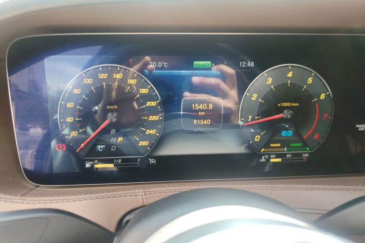 Used Mercedes-Benz S-Class 2019 S 320 L Odometer Close Up